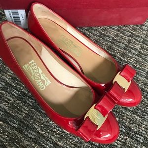 salvatore ferragamo vara low heel pump red